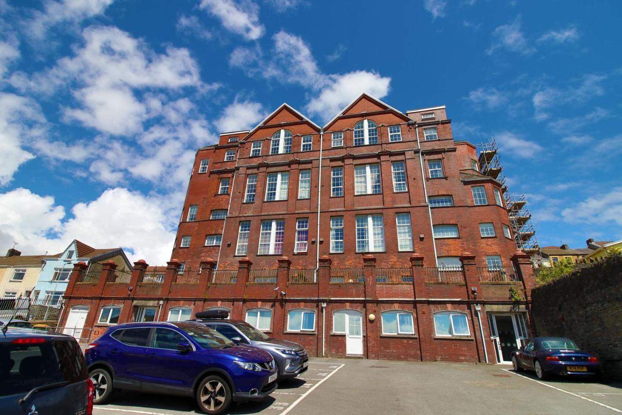 St Thomas Loft Views By Ssw - 2Br, Parking, Sleeps 4, Easy Access To City Centre, Marina, Beach And M4 Swansea Zewnętrze zdjęcie
