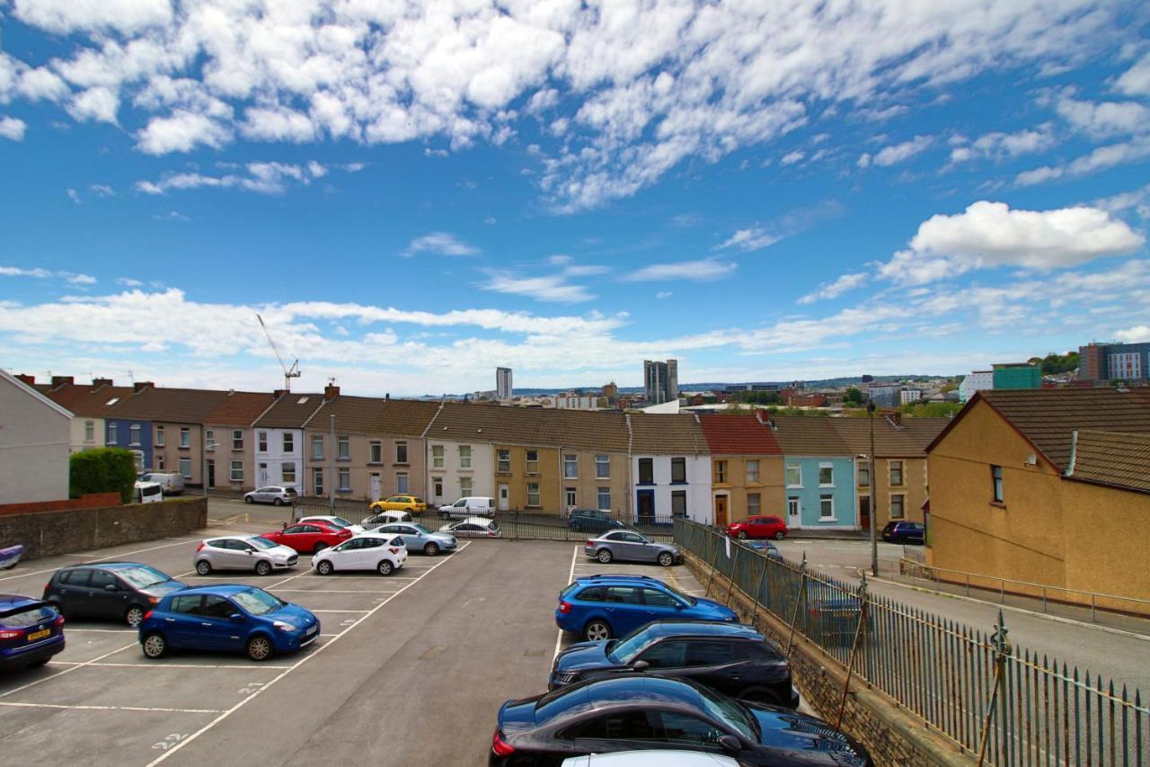 St Thomas Loft Views By Ssw - 2Br, Parking, Sleeps 4, Easy Access To City Centre, Marina, Beach And M4 Swansea Zewnętrze zdjęcie