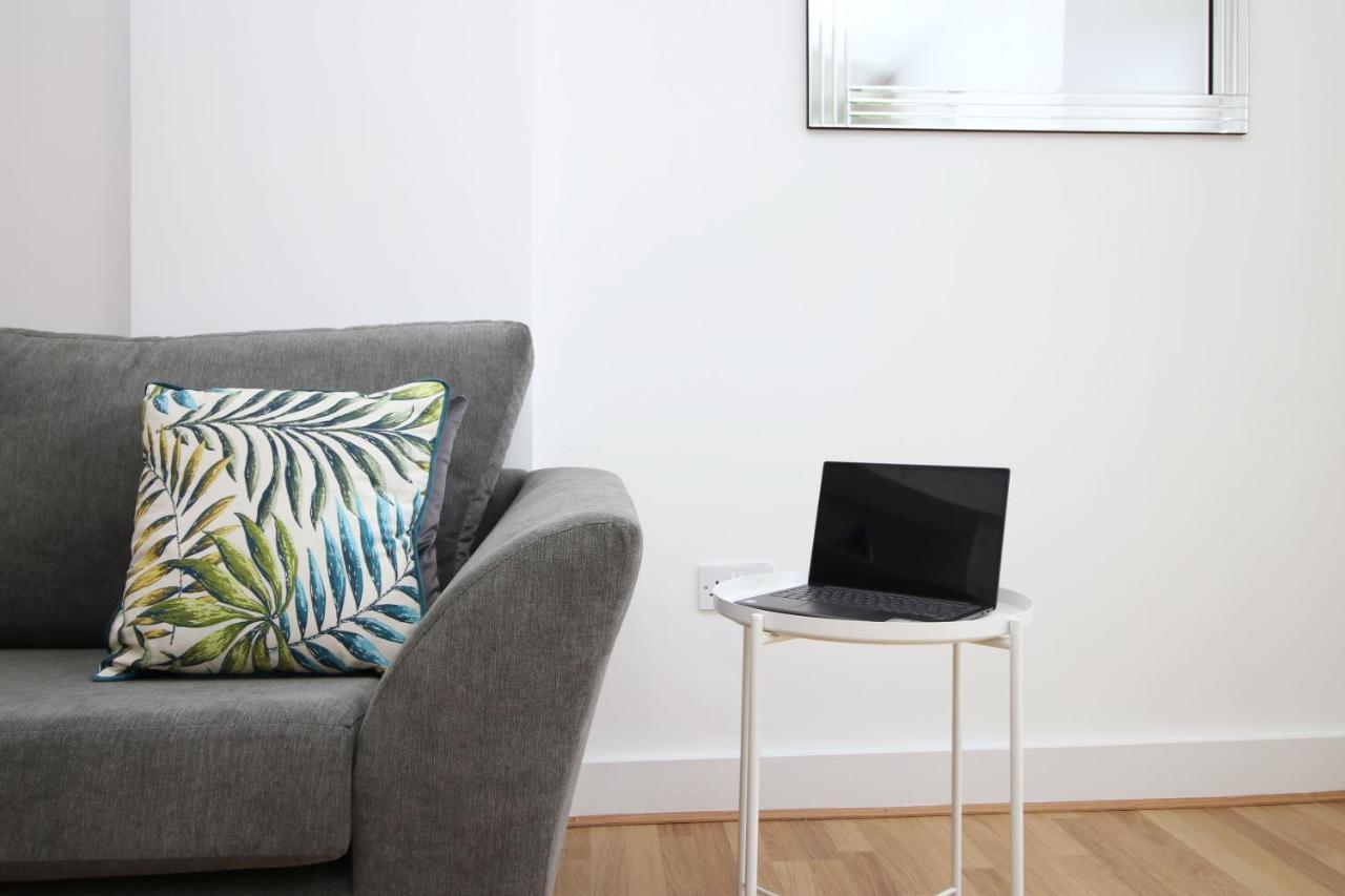 St Thomas Loft Views By Ssw - 2Br, Parking, Sleeps 4, Easy Access To City Centre, Marina, Beach And M4 Swansea Zewnętrze zdjęcie