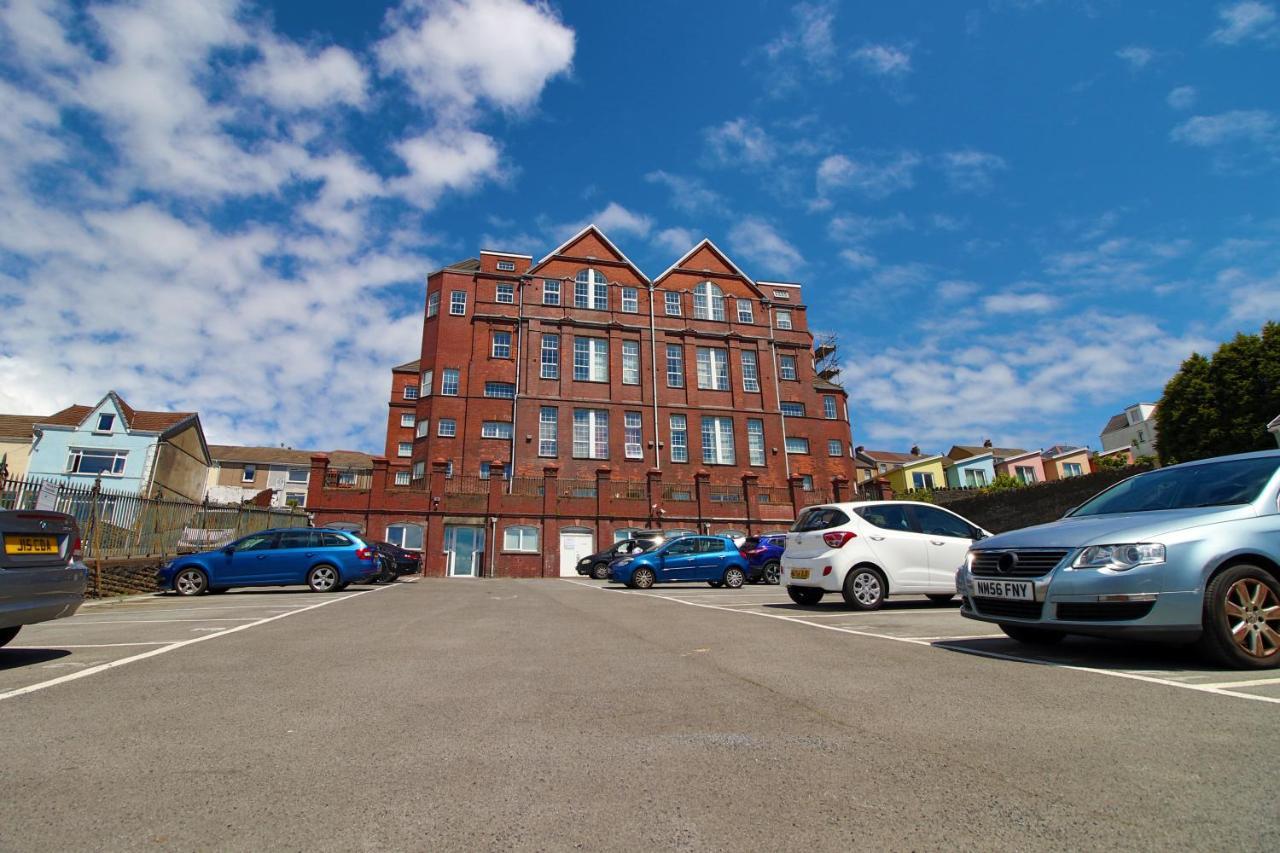 St Thomas Loft Views By Ssw - 2Br, Parking, Sleeps 4, Easy Access To City Centre, Marina, Beach And M4 Swansea Zewnętrze zdjęcie